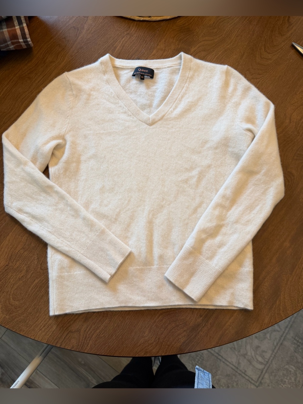 Cashmere Quince women’s V-Neck Sweater in Off-White